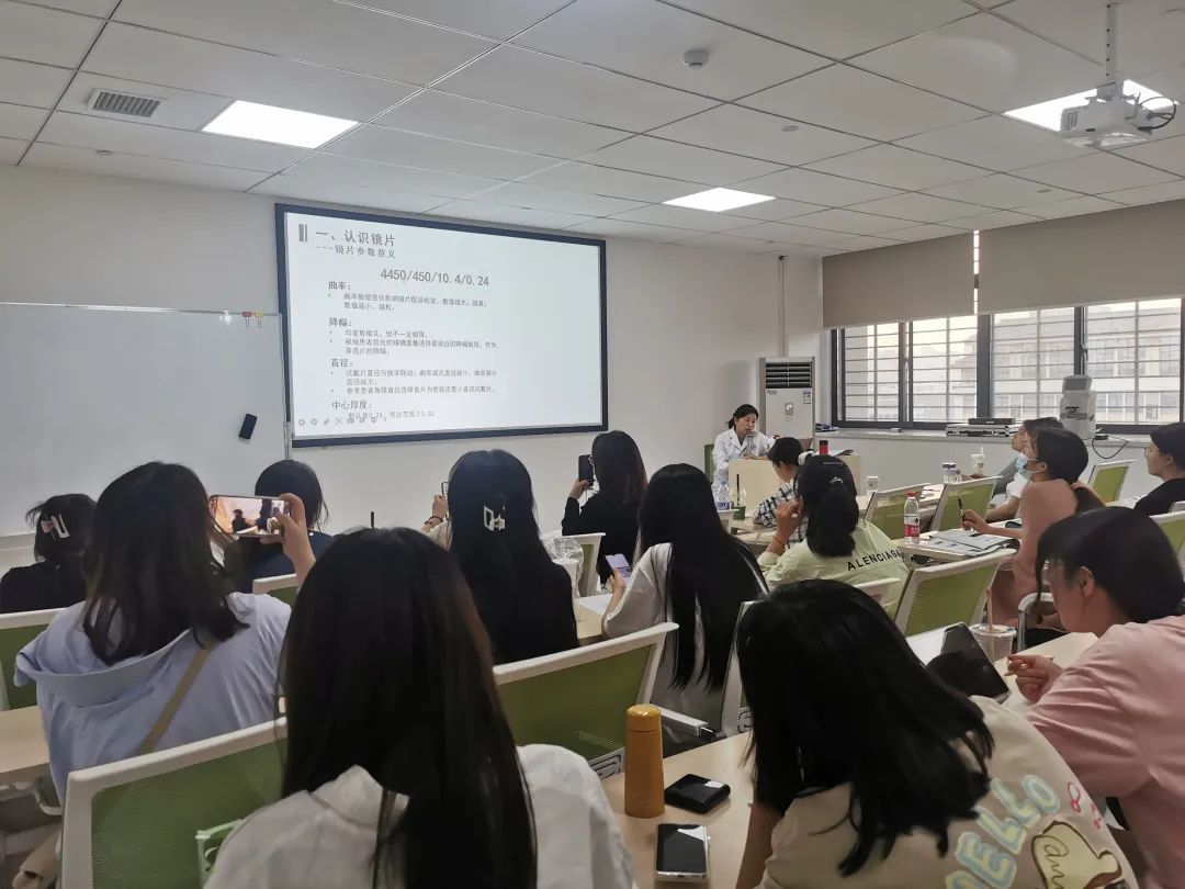 金狮贵宾会·宾至如归-尊贵显赫