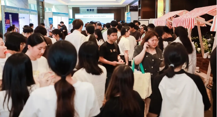 金狮贵宾会·宾至如归-尊贵显赫